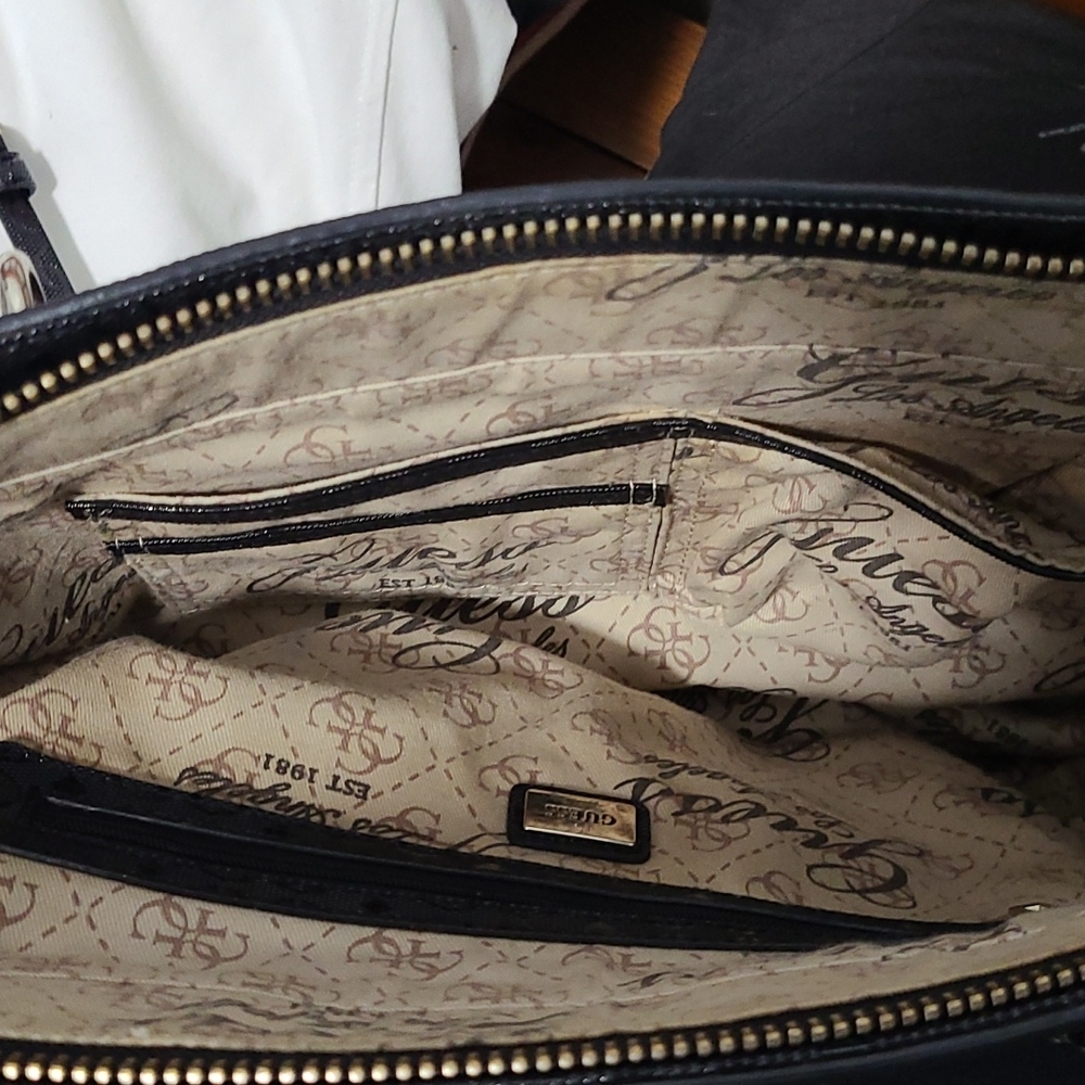 GUESS Tote bag. - Picture 7 of 8